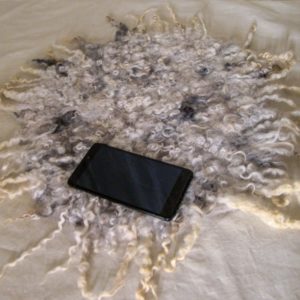 ekologiczna wełniana poduszka na krzesło w naturalnych kolorach